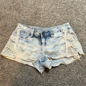 Women’s distressed cutoff jean shorts